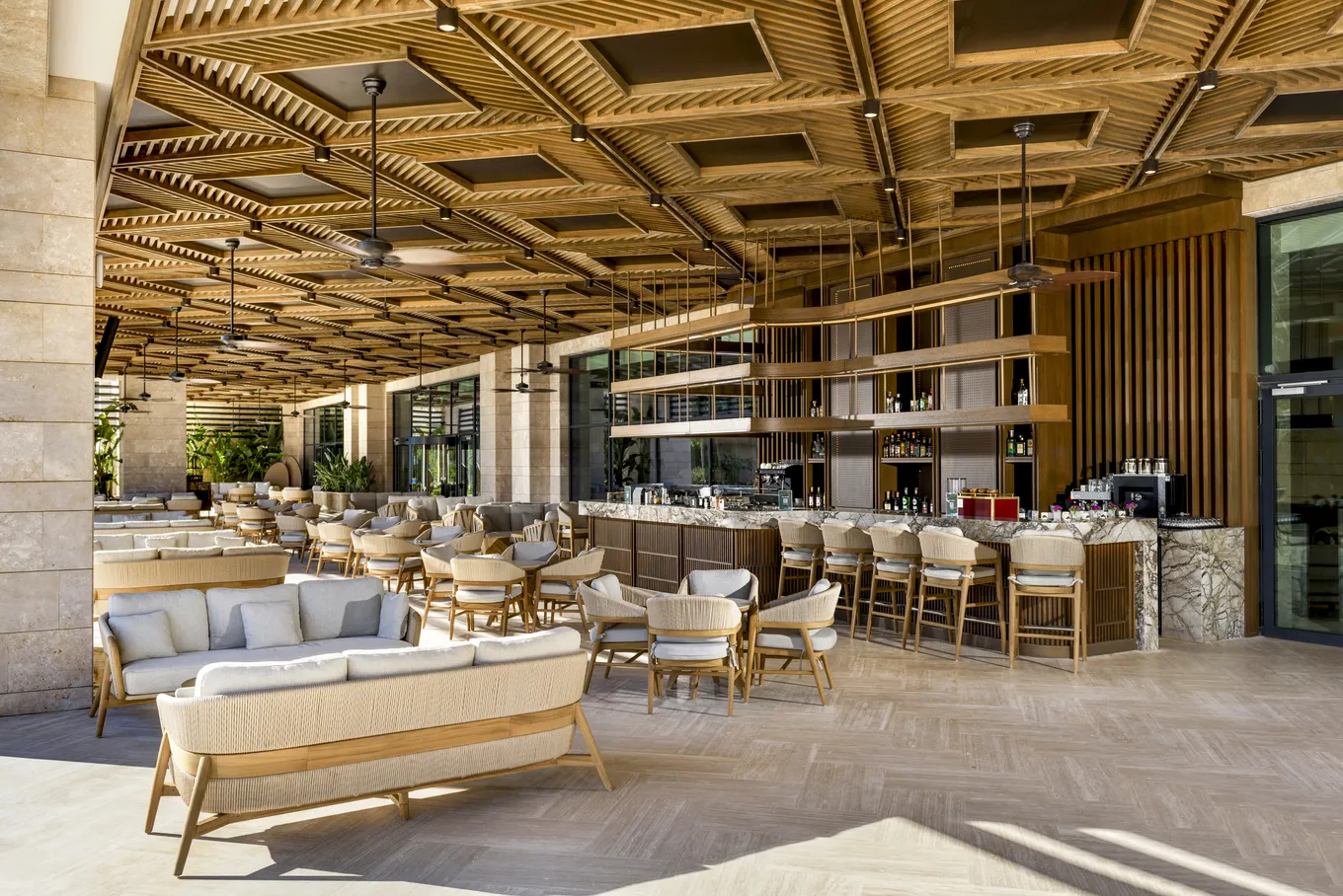 Agora Bar Regnum The Crown